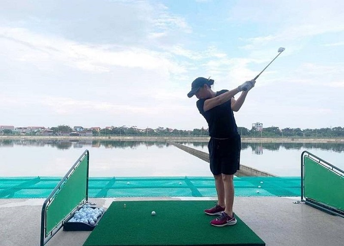 sân tập golf Lê Văn Lương