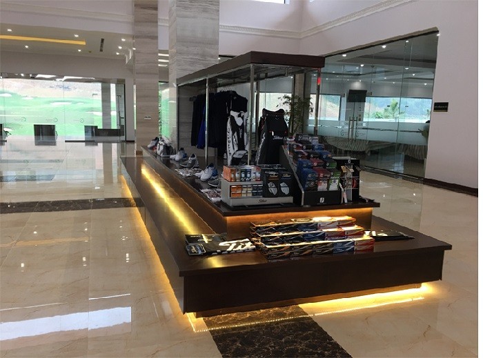 Sân golf Hilltop Valley - Không gian trưng bày tại Proshop