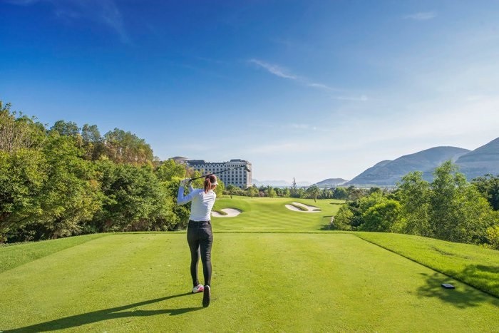 Giá sân golf Vinpearl Nha Trang - Sân tập chuyên nghiệp