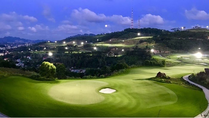 Sân golf Hilltop Valley - Trang bị hệ thống đèn thắp sáng hiện đại