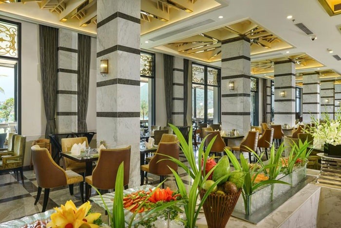 Giá sân golf Vinpearl Nha Trang - Nhà hàng sang trọng với nhiều món ngon