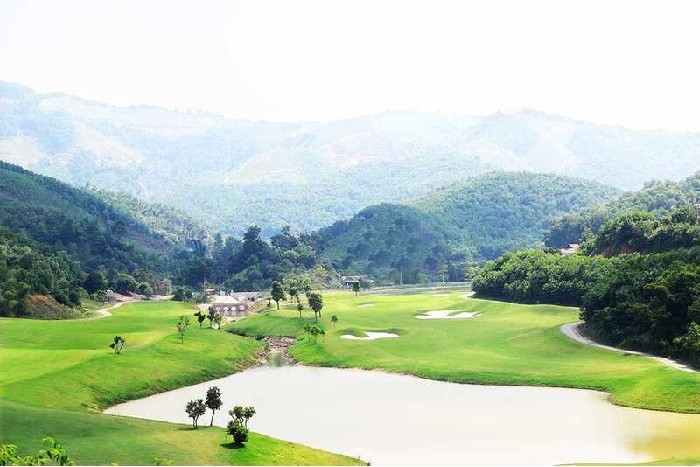 Sân golf Hilltop Valley - Khung cảnh thiên nhiên hùng vĩ, núi non trùng điệp