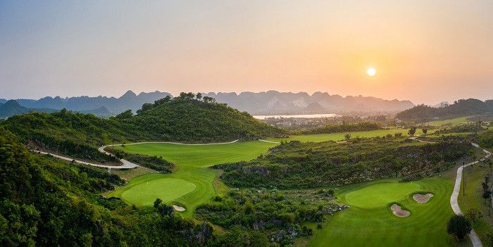Royal Golf Course: Sân golf nổi tiếng trong quần thể du lịch Ninh Bình 