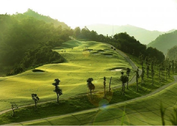 Sân golf Hilltop Valley - Địa hình độc đáo, bao quanh bởi cảnh sắc thiên nhiên