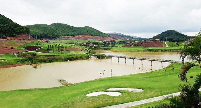 Tham khảo giá sân golf Yên Dũng - Các hồ nước làm tăng độ khó