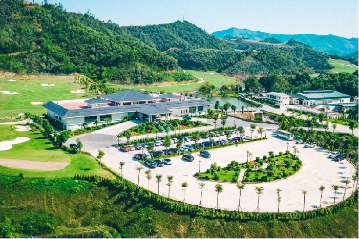Sân golf Hilltop Valley - Thiết kế xung quanh tòa nhà câu lạc bộ 