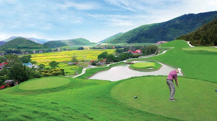 Tham khảo giá sân golf Yên Dũng - Chơi golf trong gió