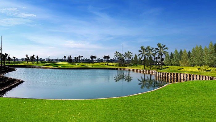 BRG Da Nang Golf Club: Thiết kế bờ kè bằng gỗ