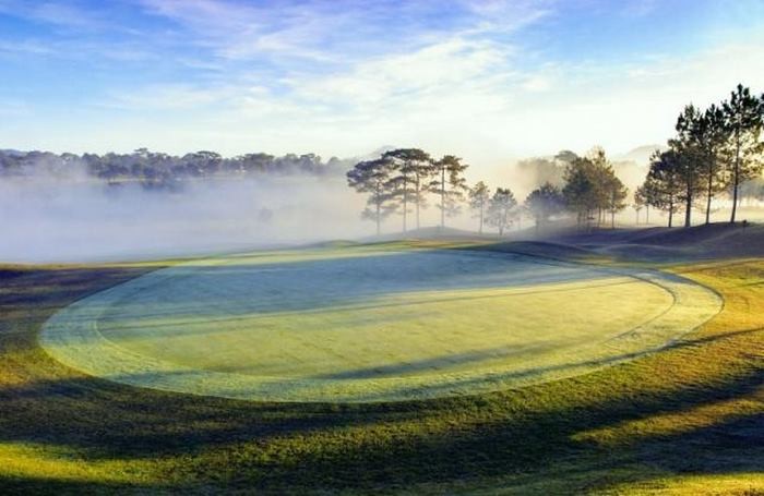 Khám phá Đà Lạt Palace Golf Club - Sân golf lúc sáng sớm