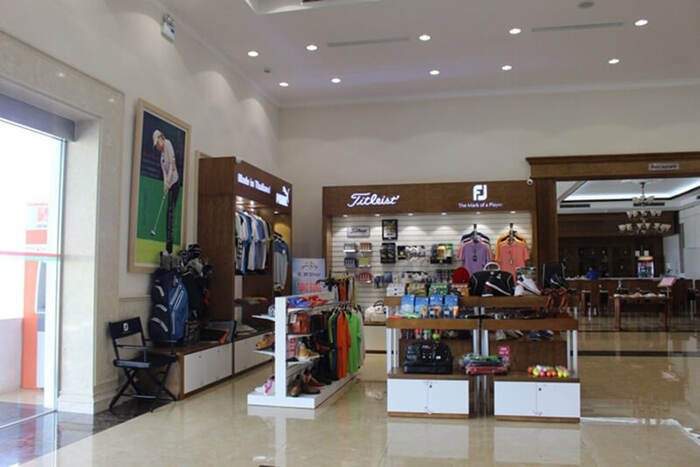 Giá sân golf Đầm Vạc - Pro Shop phong phú các phụ kiện chơi golf