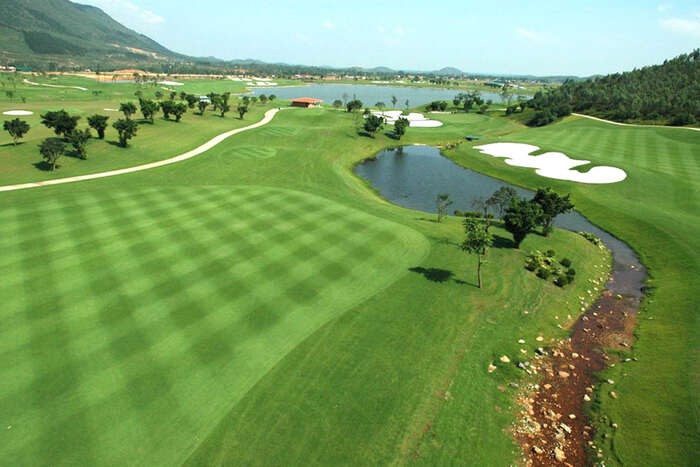 Giá sân golf Đầm Vạc - Sân tennis tại sân golf Đầm Vạc