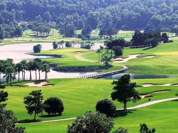 Giá sân golf Đầm Vạc - Sân golf Đầm Vạc với thế lưng dựa núi, hồ nước bao quanh