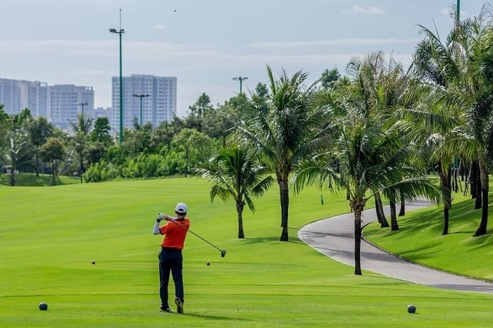 Giá sân golf Long Biên - Người chơi có thể thuận tiện di chuyển đến sân golf Long Biên 