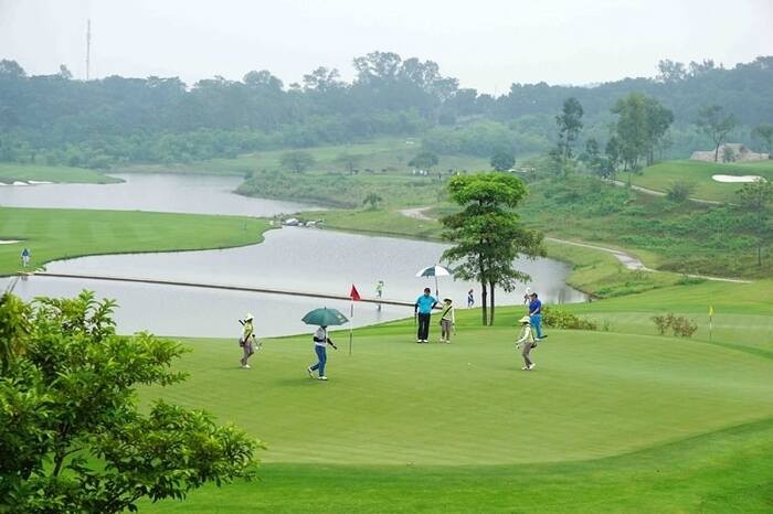 Giá sân golf Sky Lake - Giá dịch vụ sân golf Sky Lake siêu rẻ thu hút lượng lớn golfer đến trải nghiệm