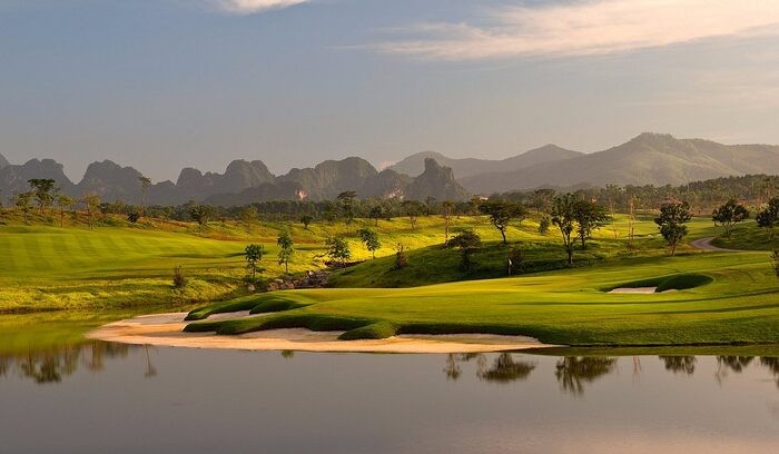 Giá sân golf Sky Lake - Sân golf Sky Lake tọa lạc với vị trí đắc địa