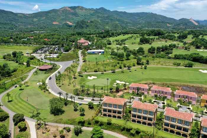 Giá sân golf Sky Lake - Sân golf Sky Lake với vị trí vô cùng thuận lợi 