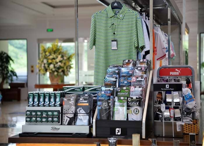 Cập nhật giá sân golf Vân Trì - Cửa hàng Proshop cung cấp hàng loạt các dụng cụ, vật dụng cho người chơi golf 