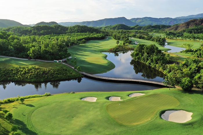 sân golf Đà Nẵng - Bà Nà Hills Golf Club được bình chọn trong top 100 sân golf tuyệt vời nhất trên thế giới của tạp chí uy tín Golf Digest.
