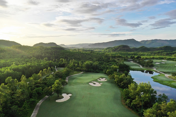 sân golf Đà Nẵng - Bà Nà Hills Golf Club sở hữu những đường bóng vô cùng thoáng rộng