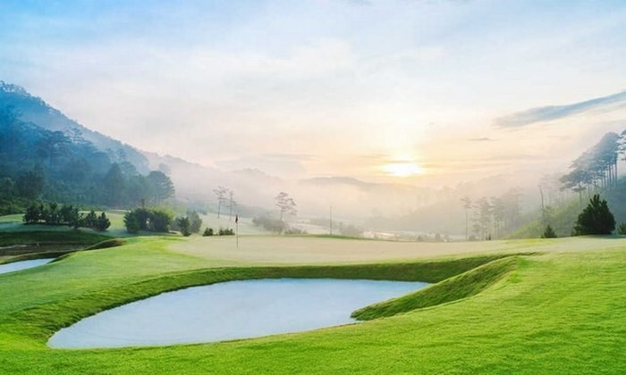 Sân golf Sam Tuyền Lâm - Cảnh quan sân golf 