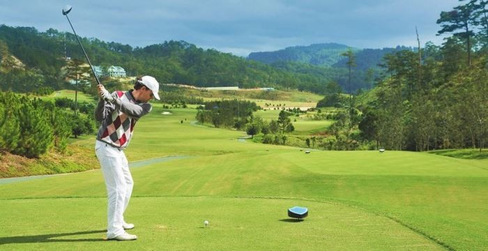 Sân golf Sam Tuyền Lâm - Khách lên sân golf Sacom Tuyền Lâm