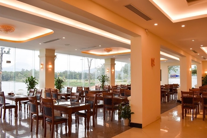sân golf Vĩnh Phúc - Nhà hàng với thiết kế ấm cúng tại sân golf Đại Lải. 