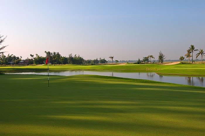 Sân Montgomerie Links Golf Club: Vị trí nằm ngay giữa Đà Nẵng và Hội An