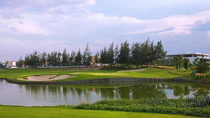 Sân Montgomerie Links Golf Club: Cồn cát và thảm thực vật tự nhiên xanh mướt