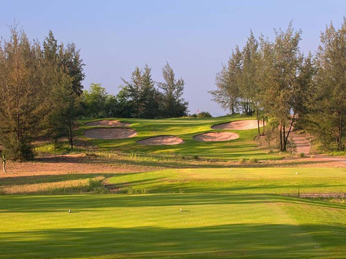 Sân Montgomerie Links Golf Club: Thảm thực vật đa dạng phù hợp với vùng đất ven biển miền Trung