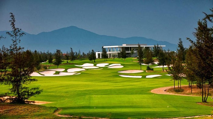 Sân Montgomerie Links Golf Club: Khu nhà tiện ích trên sân golf