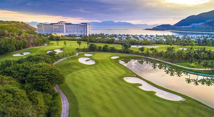 Vinpearl Golf Club Nha Trang sở hữu vị trí đặc địa