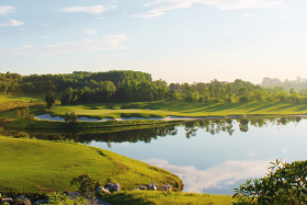 Vừa chơi golf vừa nghỉ dưỡng với tổ hợp đẳng cấp tại sân golf Sky Lake