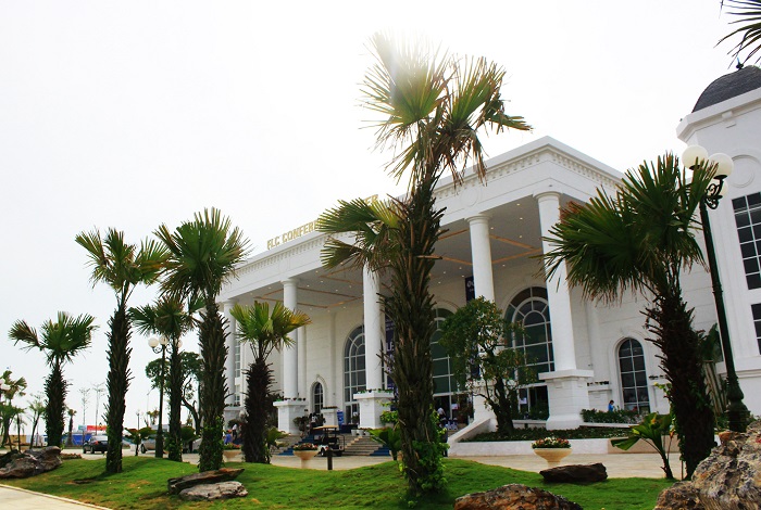 Nhà câu lạc bộ ở sân golf FLC Samson Golf Links