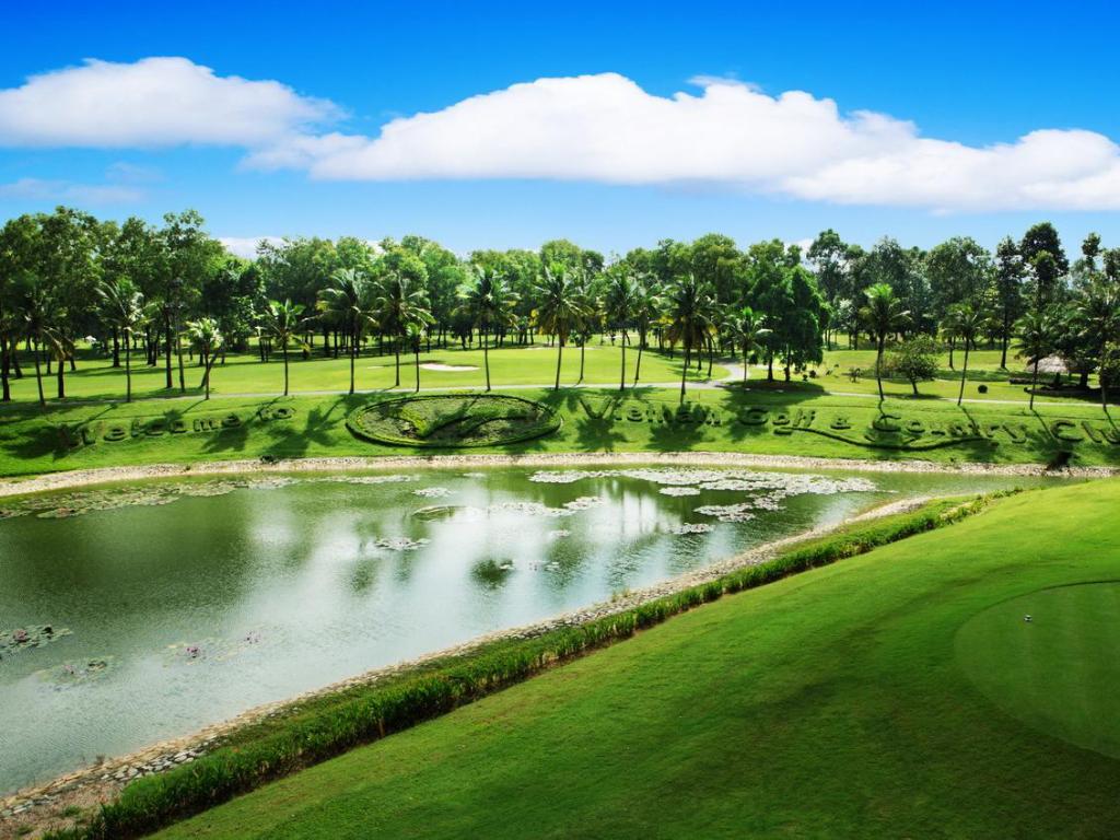 Tour du lịch golf Hồ Chí Minh - thảm cỏ