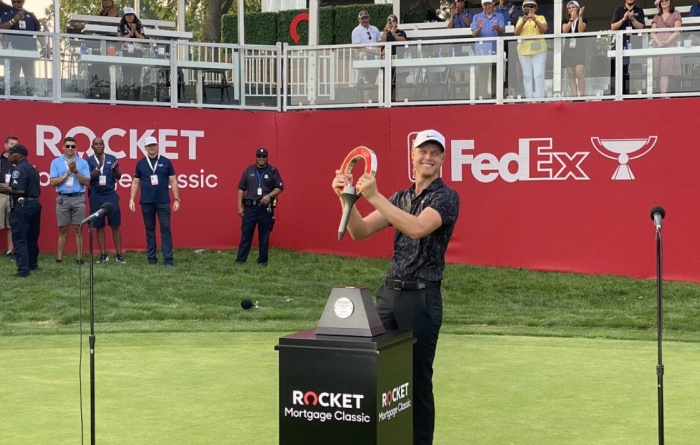 Cam Davis vô địch: Khoảnh khắc Cam Davis nâng cúp PGA Tour đầu tiên