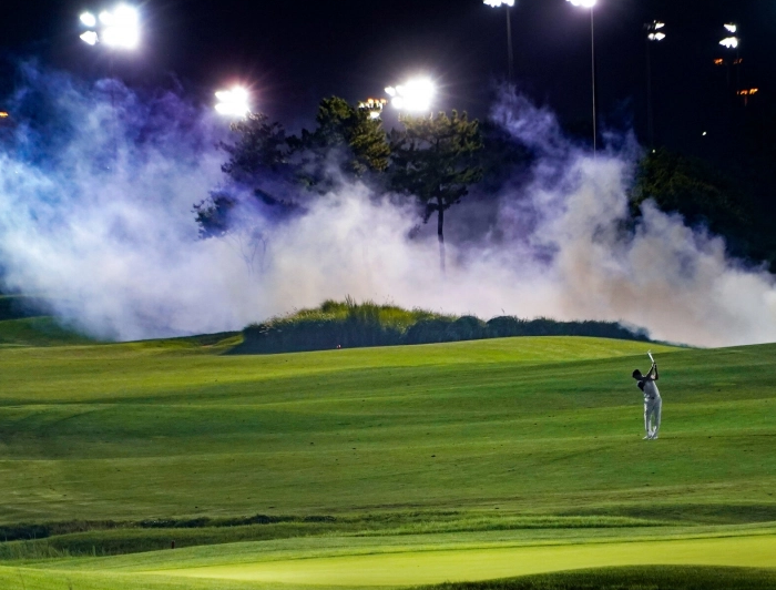 chơi golf đêm ở Hàn Quốc: Ngày một nhiều golfer Hàn Quốc chọn đánh golf buổi tối.