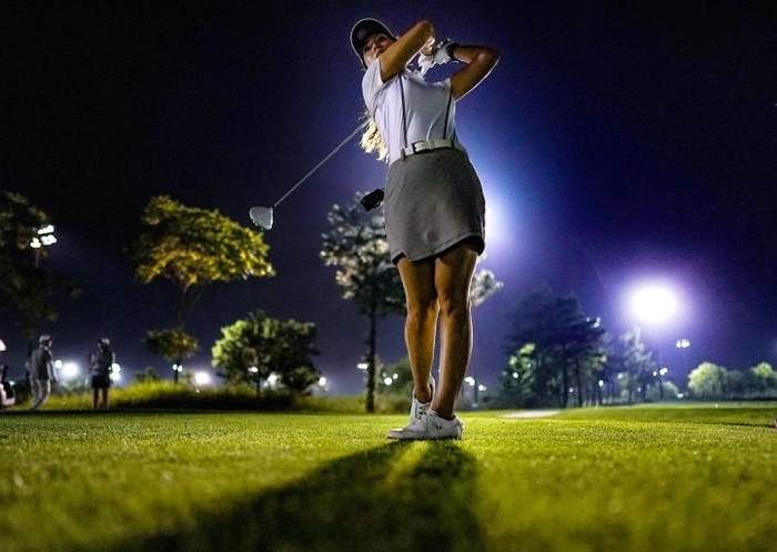 chơi golf đêm ở Hàn Quốc: Một nữ golfer trải qua đêm trắng tại sân Sky 72 Country Club