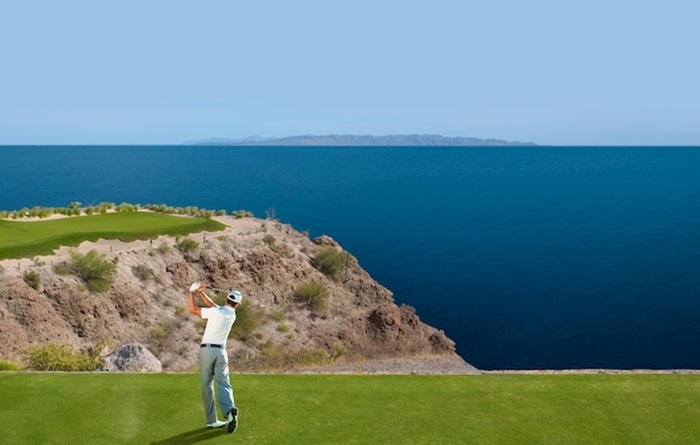 TPC Danzante Bay Golf Course uốn lượn bên vịnh xinh đẹp của Mexico
