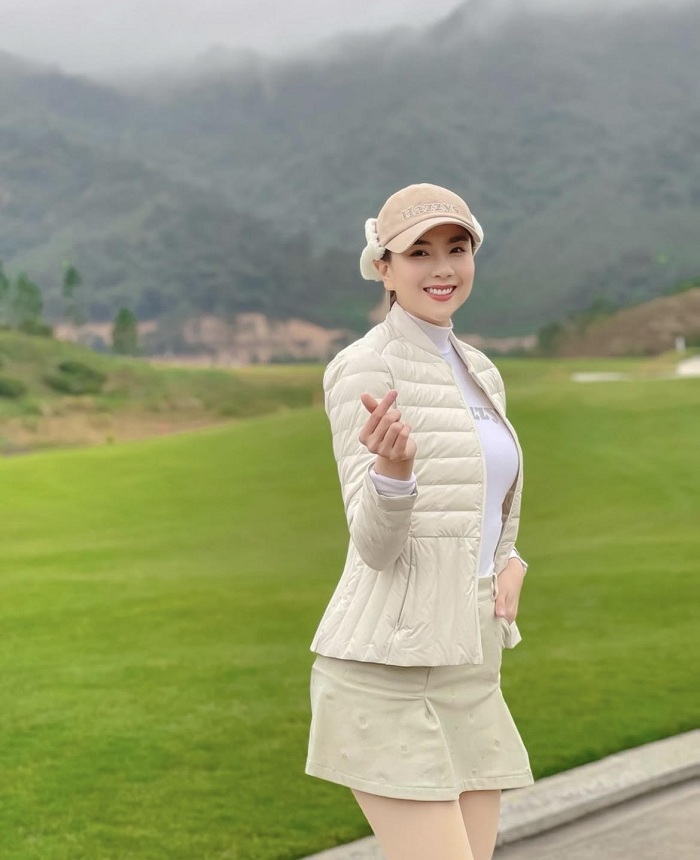 Học MC Mai Ngọc những cách phối đồ với trang phục golf Hazzys