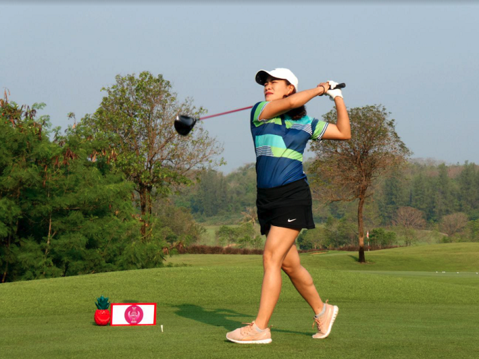 review Banyan Golf Club -  cô gái chơi golf