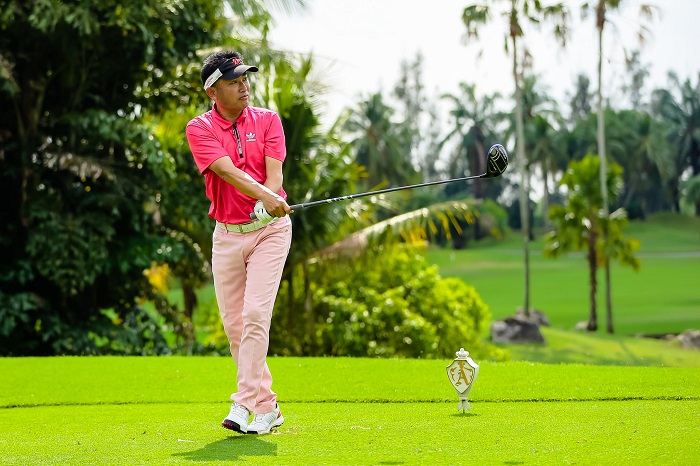 chơi golf tại Alpine Golf & Sport Club Thái Lan
