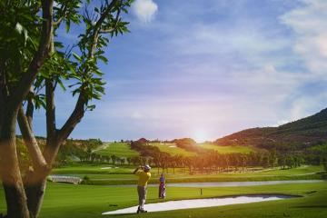 Đến với sân golf Vinpearl, vừa chơi golf vừa thưởng ngoạn cảnh đẹp