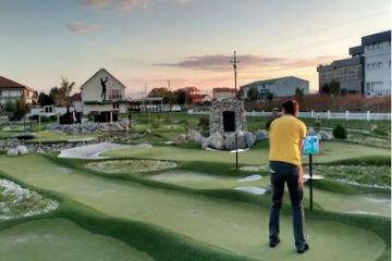 'Mắt chữ O, mồm chữ A ‘ trước 10 sân golf mini kỳ lạ nhất thế giới