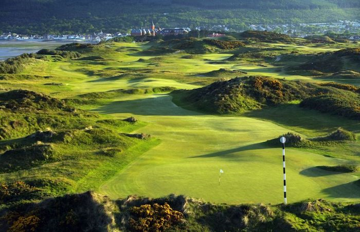 Royal County Down Golf Club nằm trong khu bảo tồn Murlough