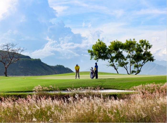 Vinpearl Golf Nha Trang tiền thân là cánh rừng nguyên sinh với đồi núi trập trùng
