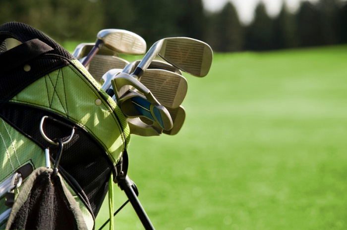 để gậy golf ở một nơi khô thoáng là cách bảo quản gậy golf hiệu quả