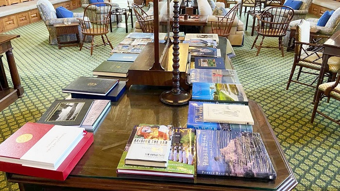  câu lạc bộ golf Seminole trưng bày nhiều sách, tạp chí và tờ rơi