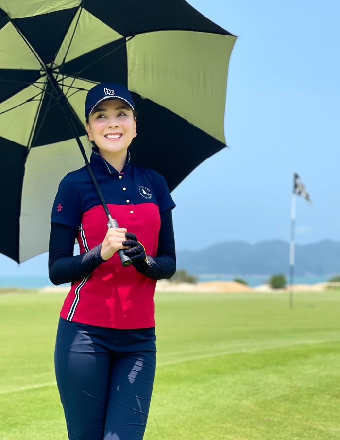 MC Mai Ngọc chơi golf