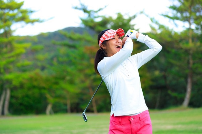 Cố gắng giữ tâm lý thoải mái khi chơi golf là một mẹo tâm lý khi chơi golf bạn nên biết