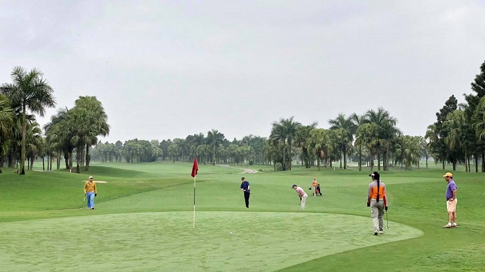 Sân golf King’s Island Golf là một trong những sân golf gần Hà Nội nổi tiếng